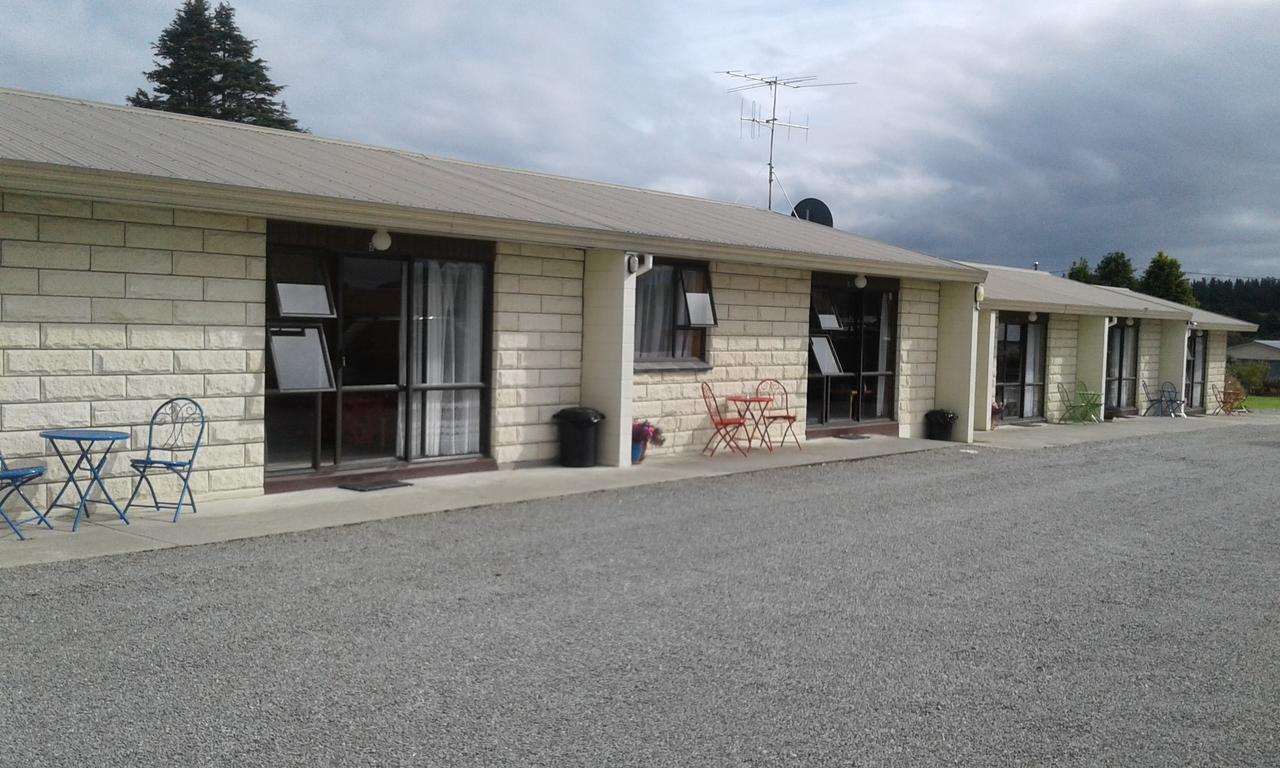 Moeraki Boulders Motel Hampden Bagian luar foto