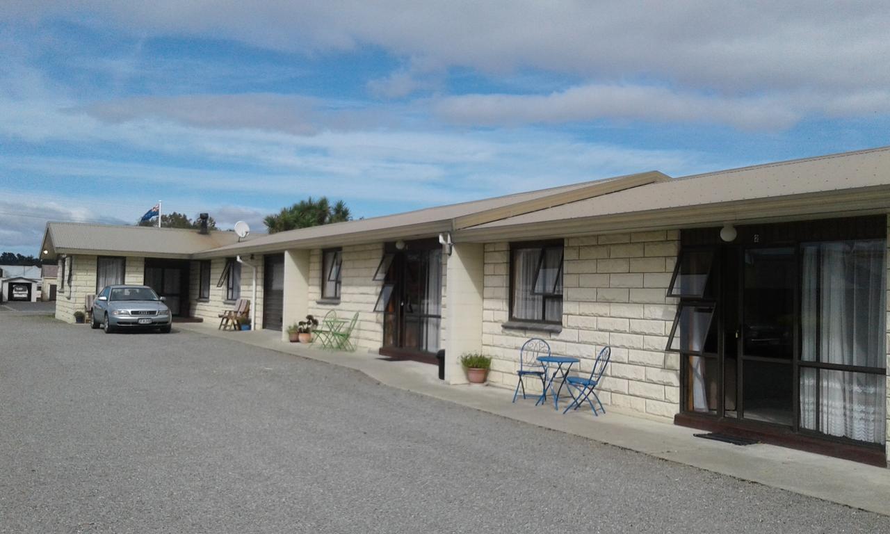 Moeraki Boulders Motel Hampden Bagian luar foto
