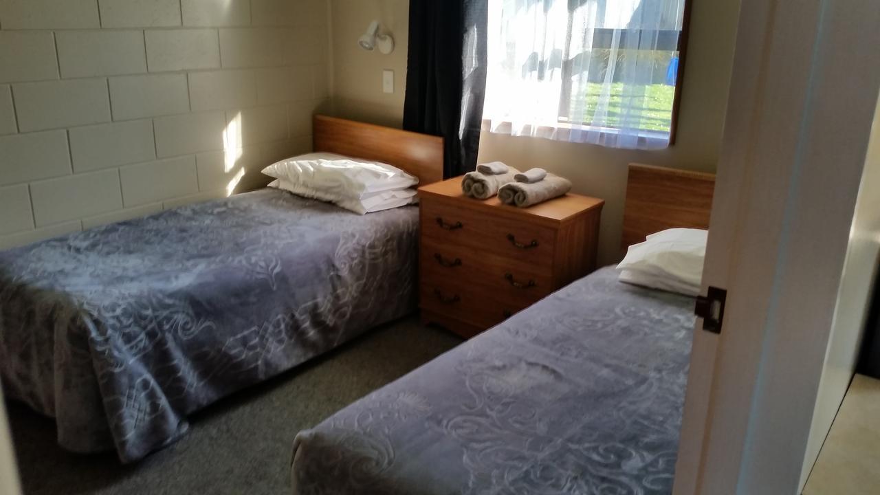Moeraki Boulders Motel Hampden Bagian luar foto