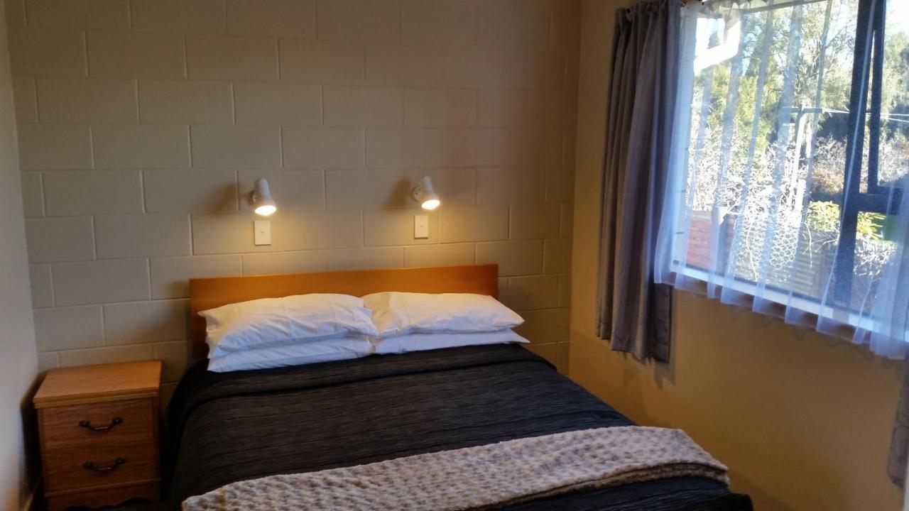 Moeraki Boulders Motel Hampden Bagian luar foto
