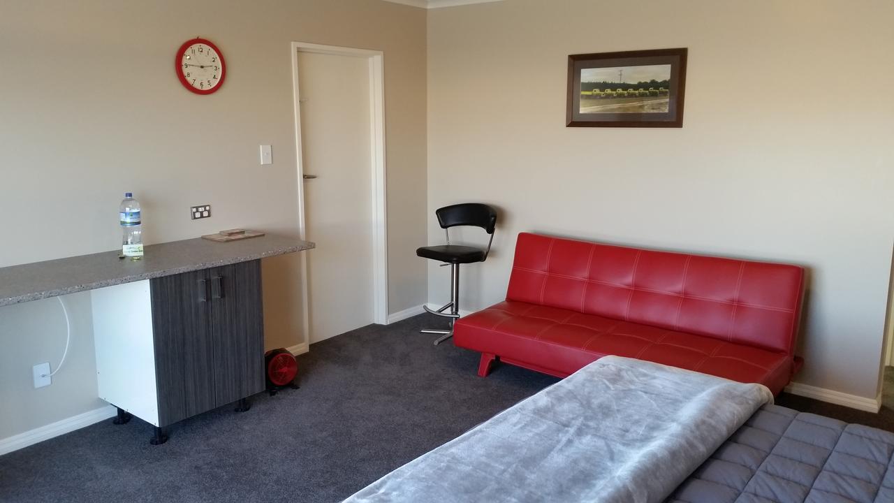 Moeraki Boulders Motel Hampden Bagian luar foto