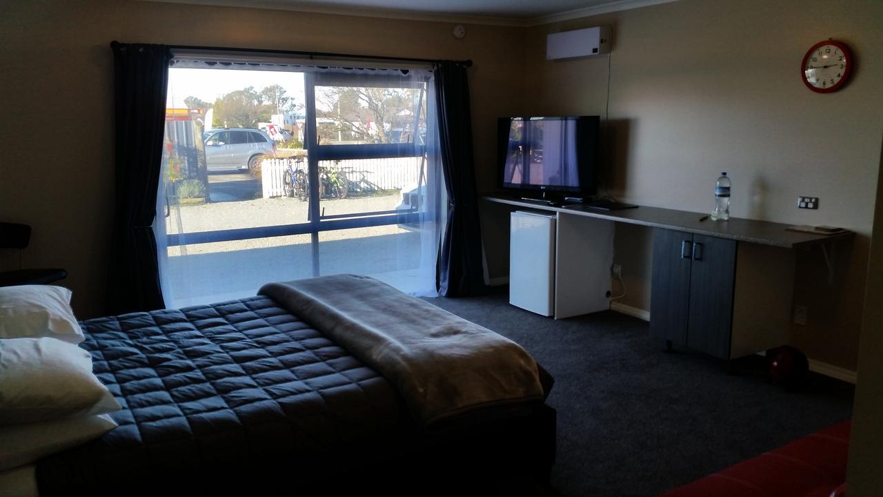 Moeraki Boulders Motel Hampden Bagian luar foto